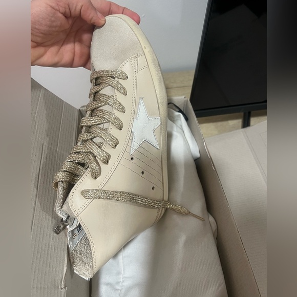 Golden Goose - Picture 2 of 4